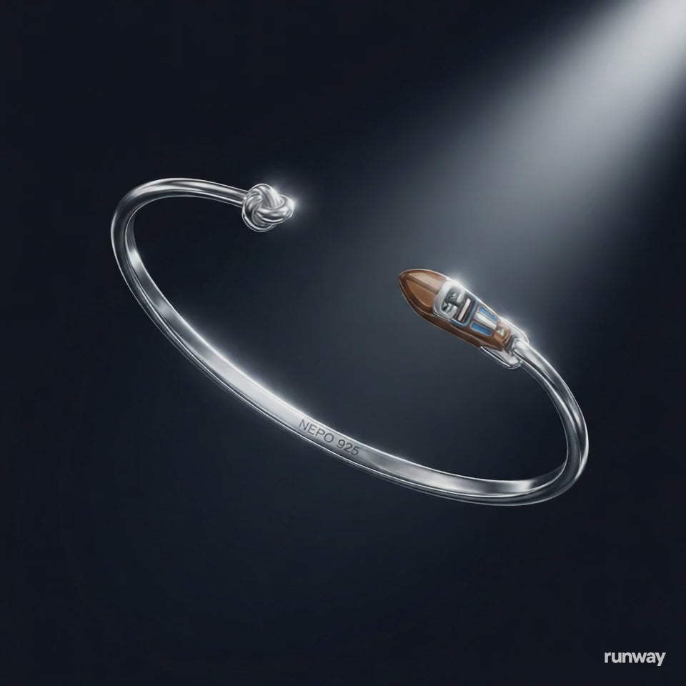 The Riva Knot — 360° rotation of the hand-enamelled Riva boat charm